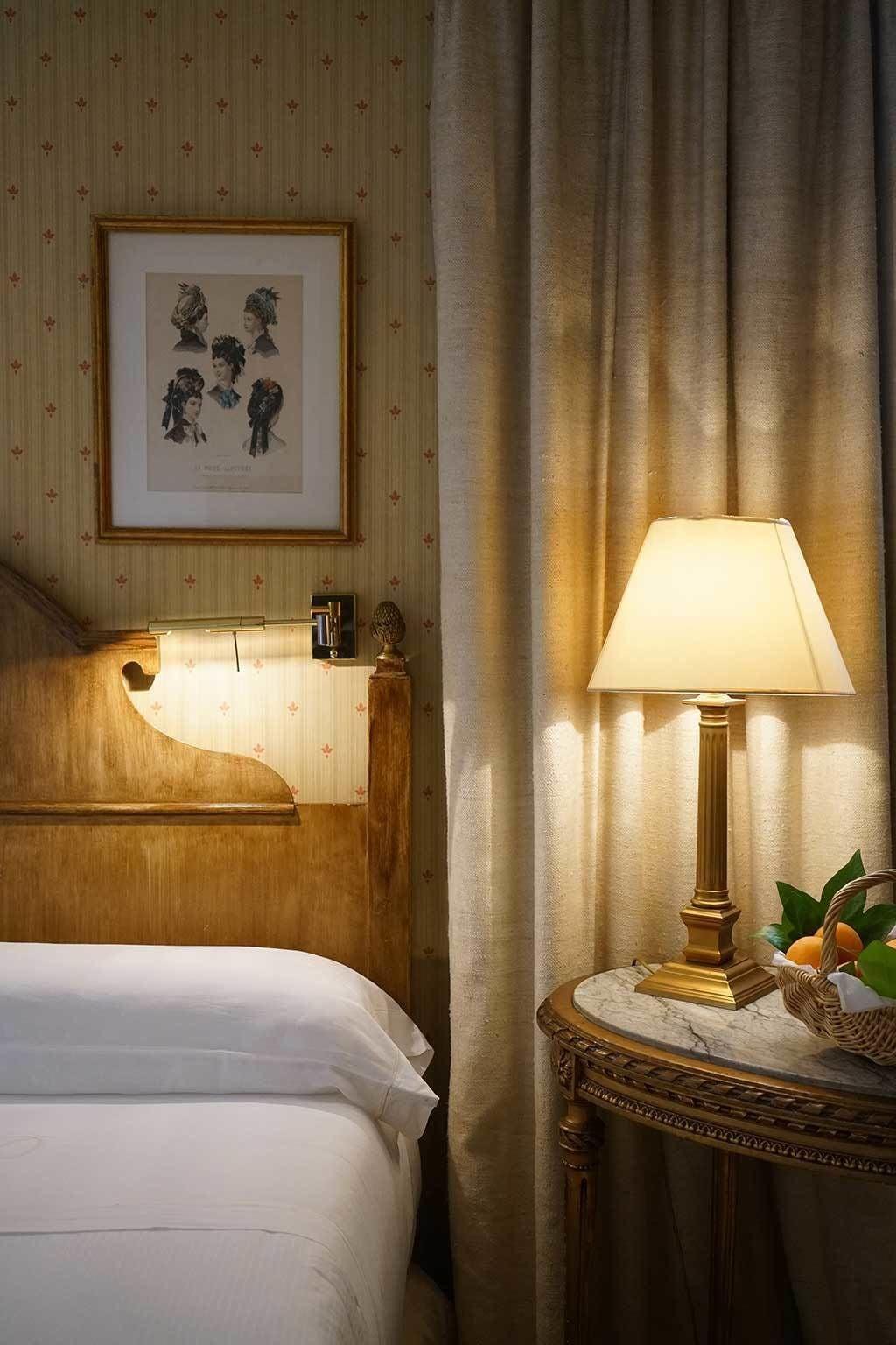 Landa Hotel Burgo Kültér fotó A table lamp