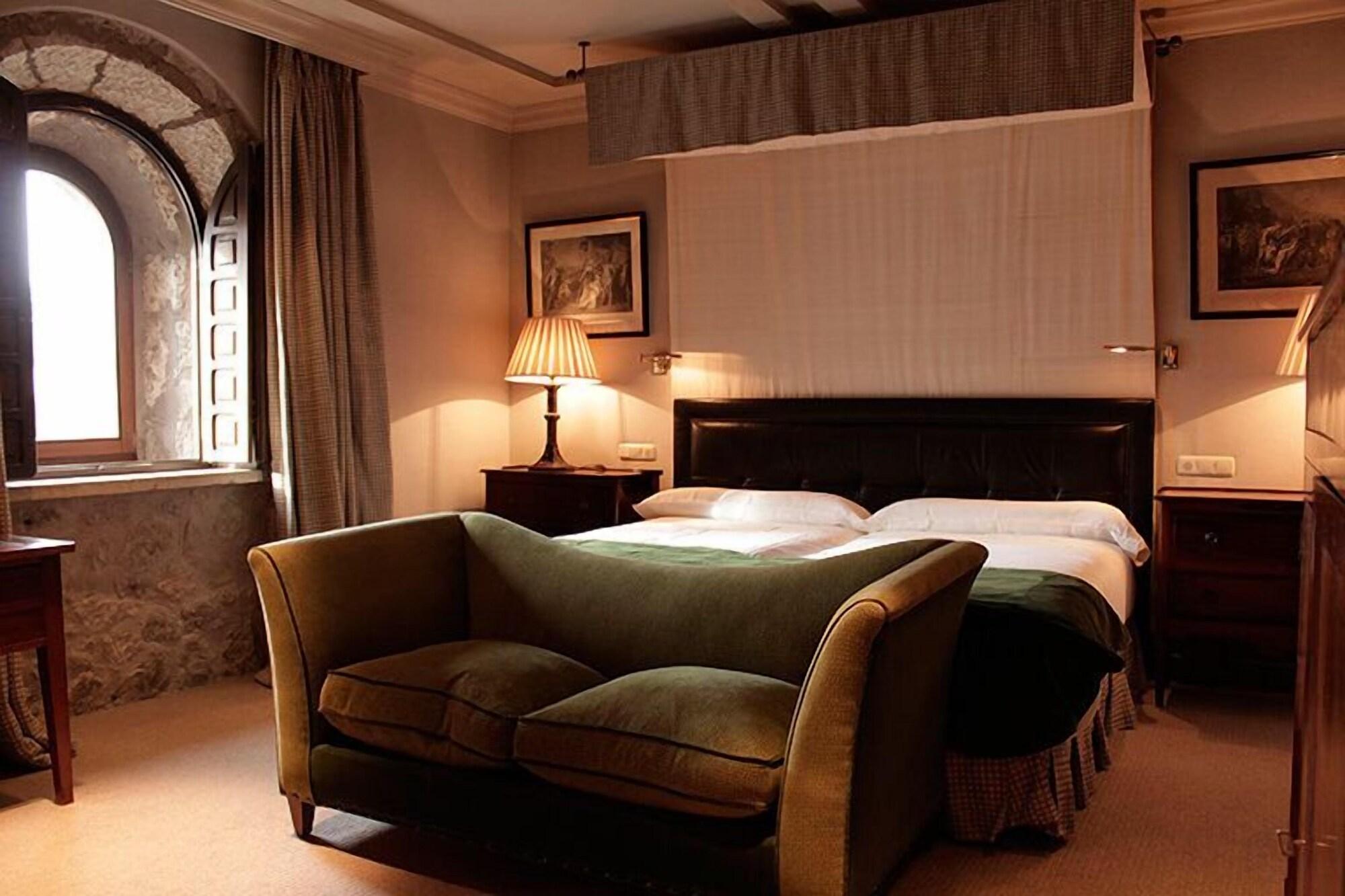 Landa Hotel Burgo Kültér fotó A room at the hotel
