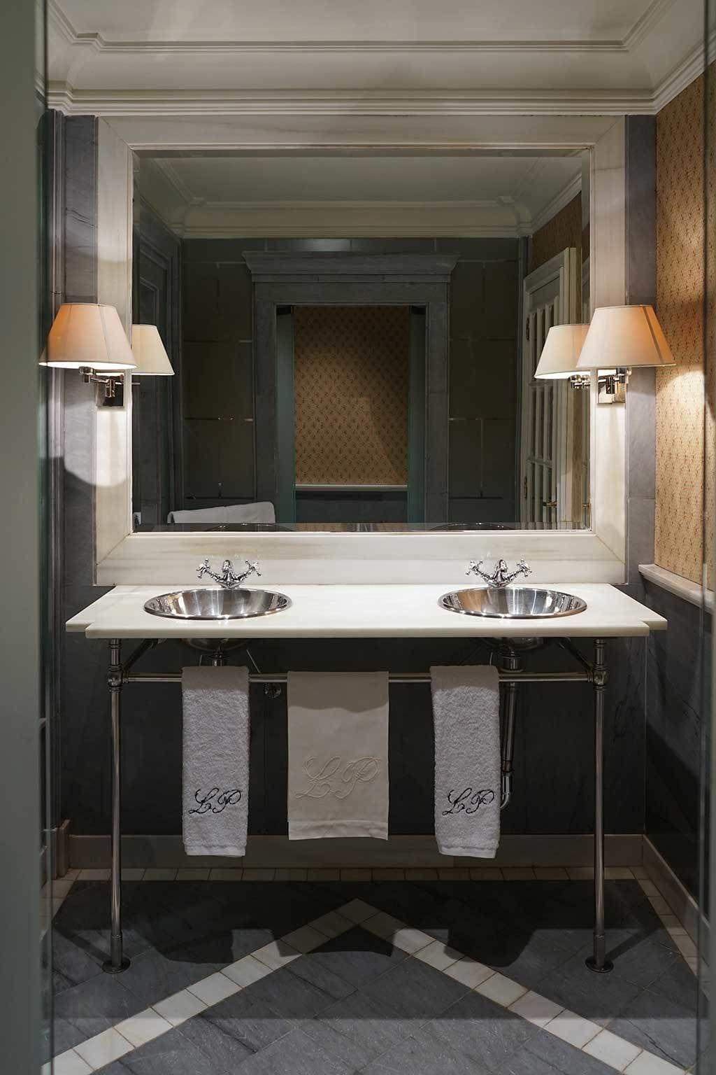 Landa Hotel Burgo Kültér fotó A double sink