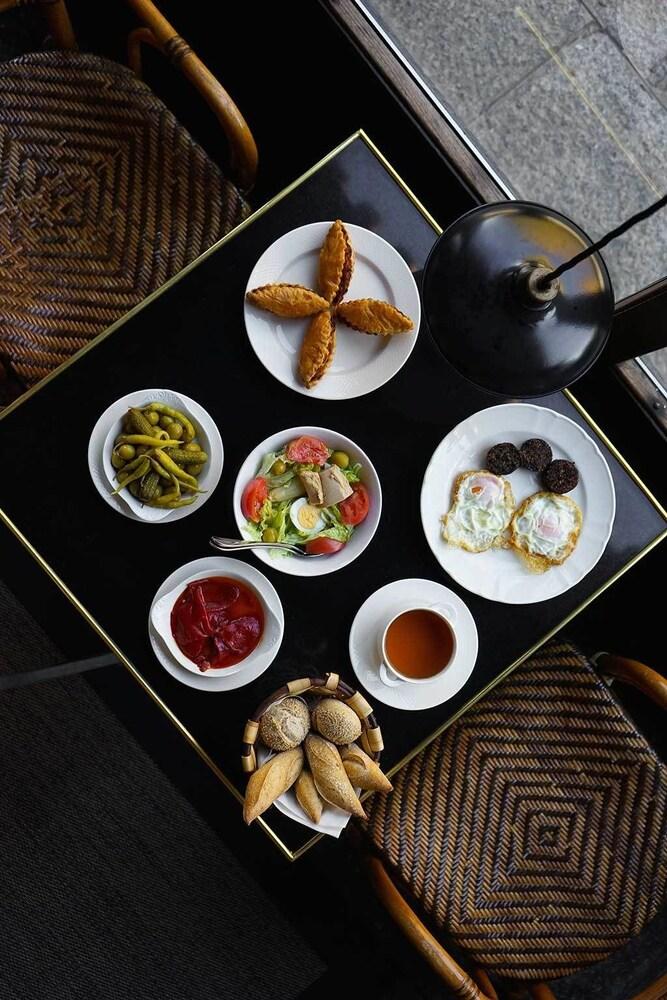 Landa Hotel Burgo Kültér fotó A traditional Turkish breakfast