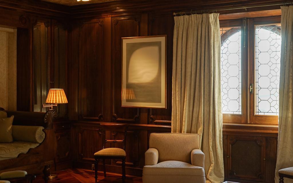Landa Hotel Burgo Kültér fotó Curtains in a living room
