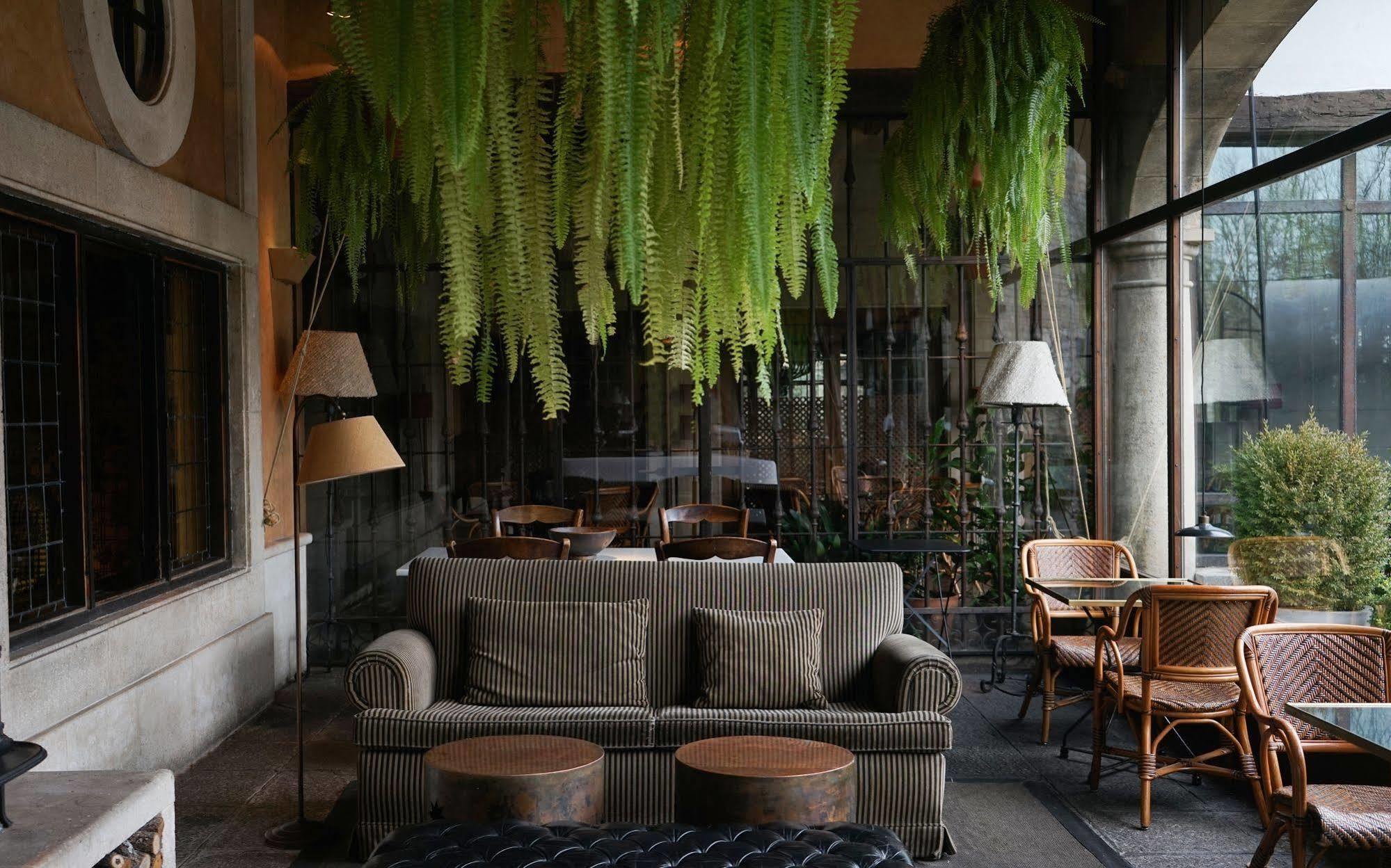 Landa Hotel Burgo Kültér fotó The interior of the hotel