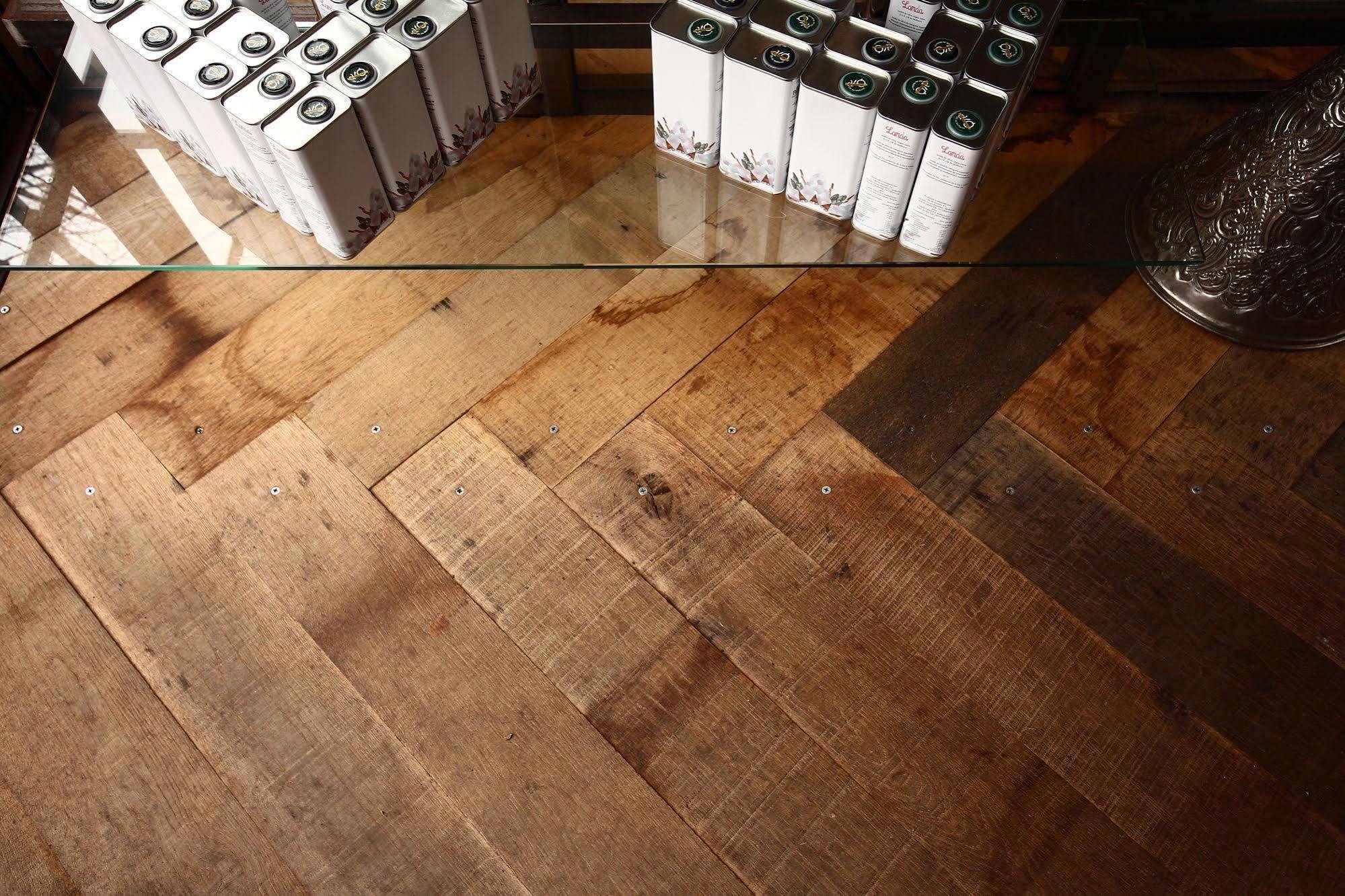Landa Hotel Burgo Kültér fotó A floor made of maple wood